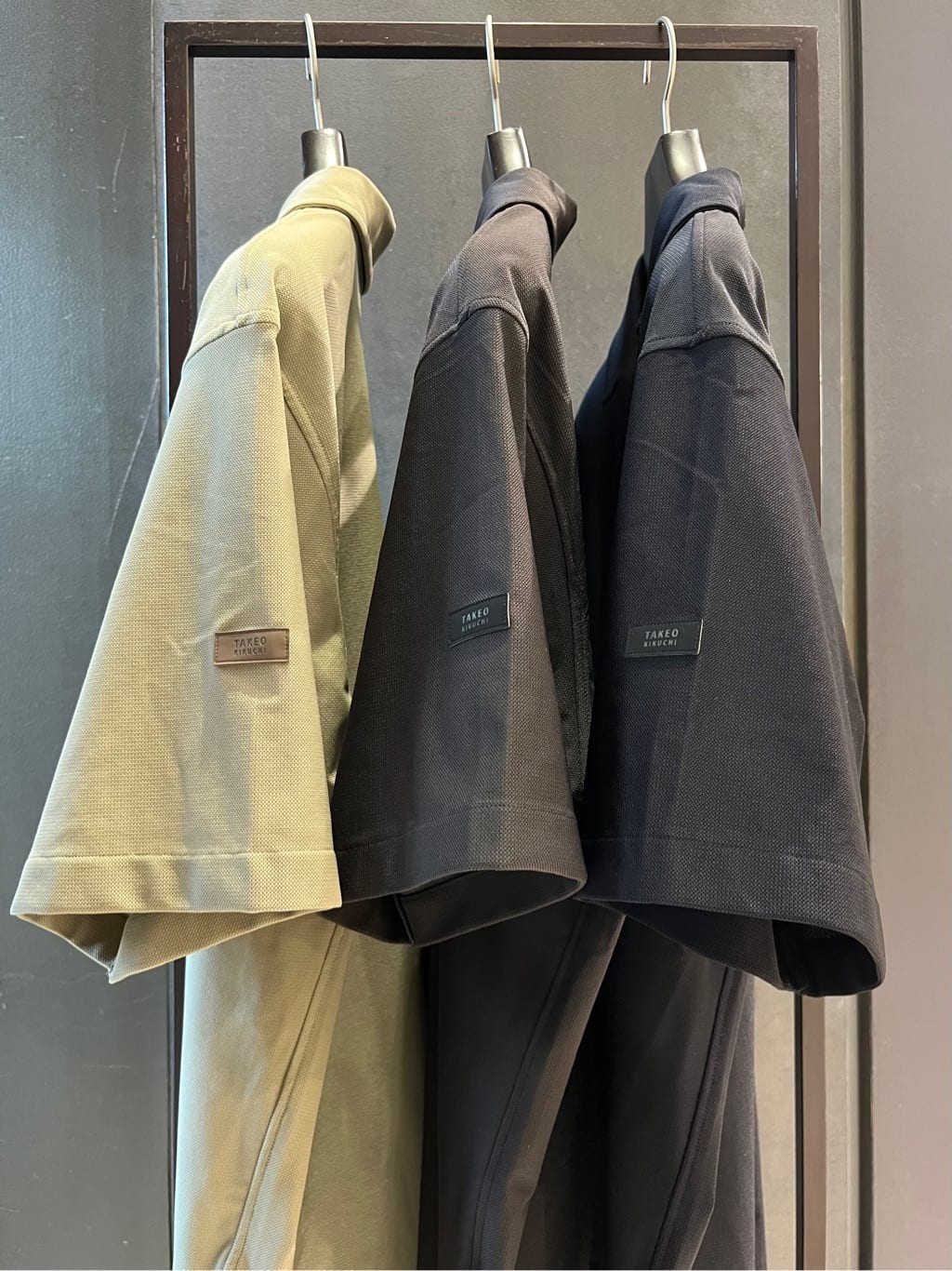 uedaさんの「TAKEO KIKUCHI｜【COOL CITY WEAR】エアートール オープンカラーシャツ /接触冷感・通気性」を使ったコーディネート