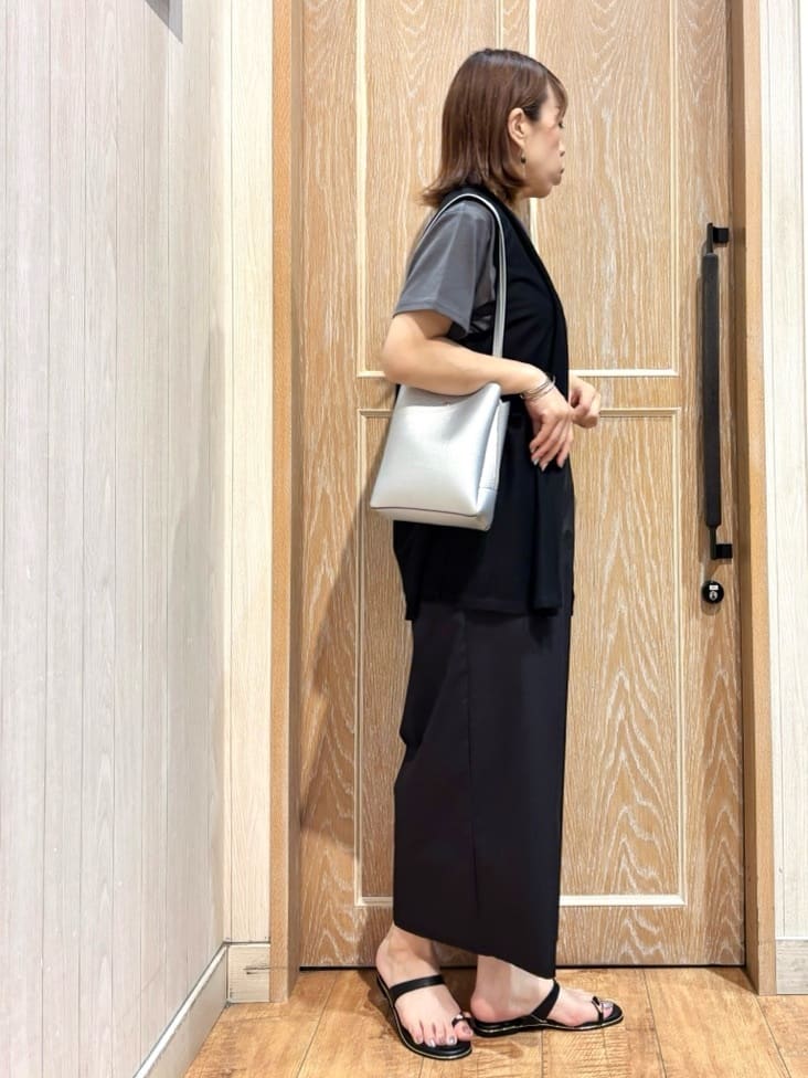 meiさんの「SHOO･LA･RUE｜【2点セット】着回しいろいろ ジレ＋ロゴTシャツ」を使ったコーディネート