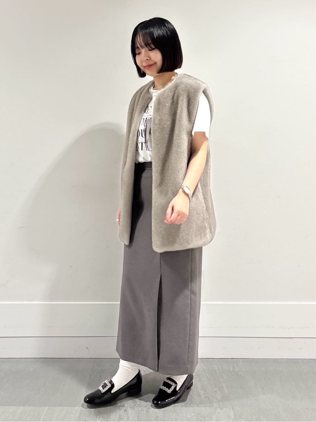 モエカさんの「UNTITLED｜【トレンド/ジレ】フェイクファーベスト」を使ったコーディネート