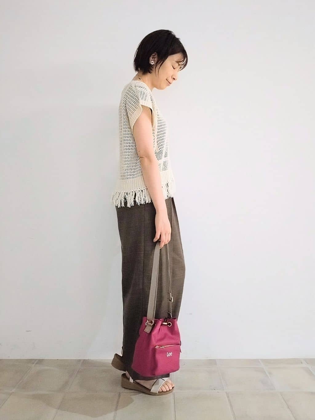 miomioさんの「SHOO･LA･RUE｜【S-LL】裾フリンジマクラメVネックニット」を使ったコーディネート
