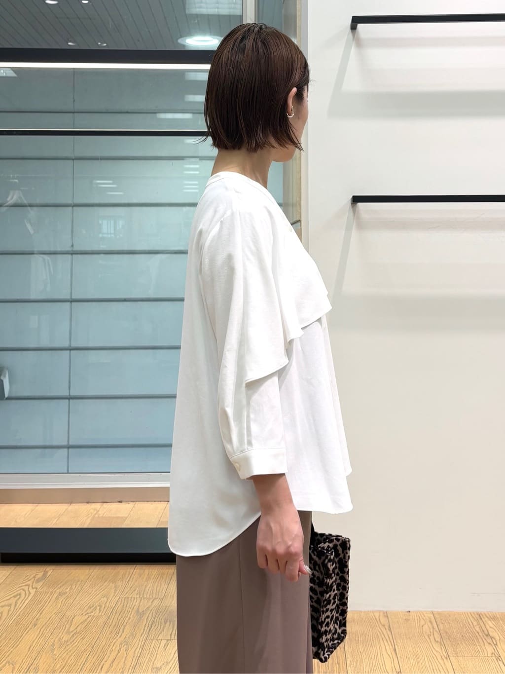 asamiさんの「INDIVI｜【UVケア／SETUP可能】エアリージョーゼット ワイドパンツ」を使ったコーディネート