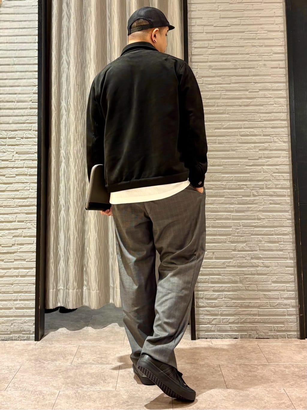 Pーyamaさんの「THE SHOP TK｜リンクスジオメトリック長袖Tシャツ【サスティナブル素材使用/洗濯機OK】」を使ったコーディネート