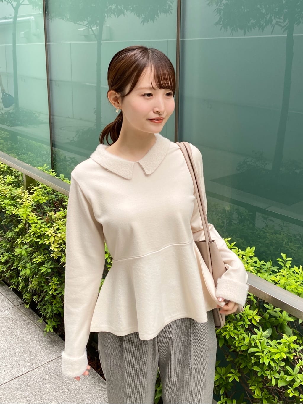 みさかさんの「index｜フェザードッキングペプラムニット【洗濯機OK】」を使ったコーディネート