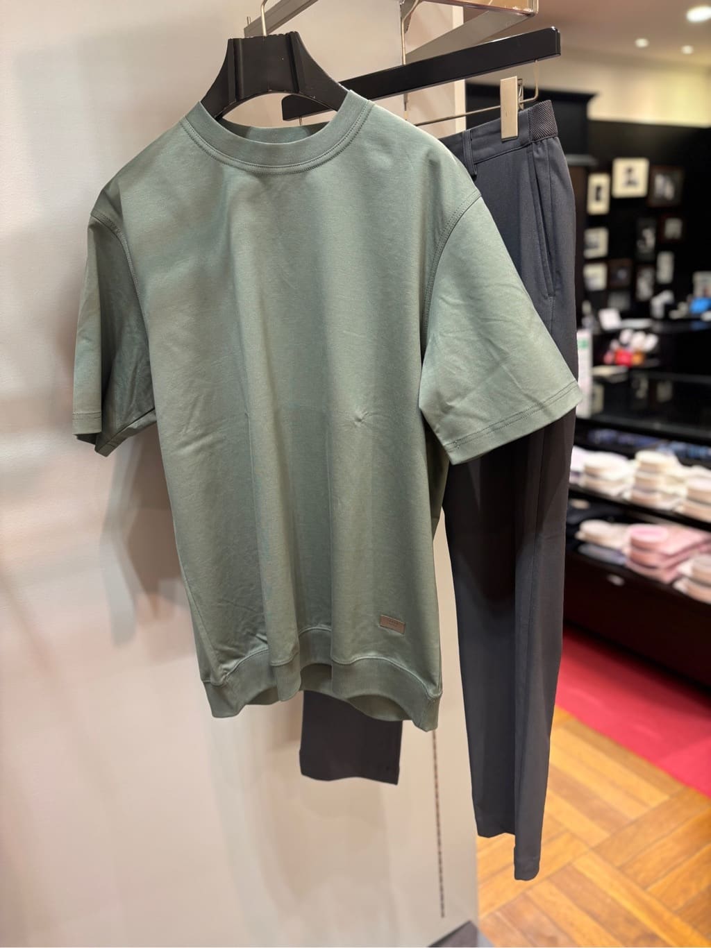 ヒナさんの「TAKEO KIKUCHI｜【抗菌防臭／5サイズ展開】ハイゲージポンチ Tシャツ」を使ったコーディネート