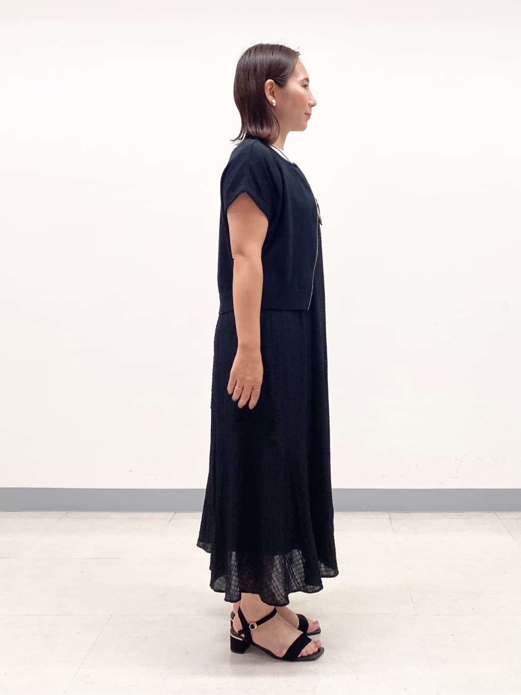 YUKARIさんの「INDIVI｜【UVケア】エアリージョーゼット キャミワンピース」を使ったコーディネート