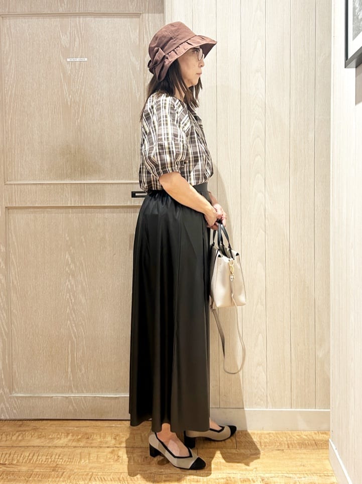 yukaさんの「SHOO･LA･RUE｜【S-LL/洗濯後しわになりにくい】ランタンスリーブで女性らしく 5分袖スキッパーブラウス」を使ったコーディネート