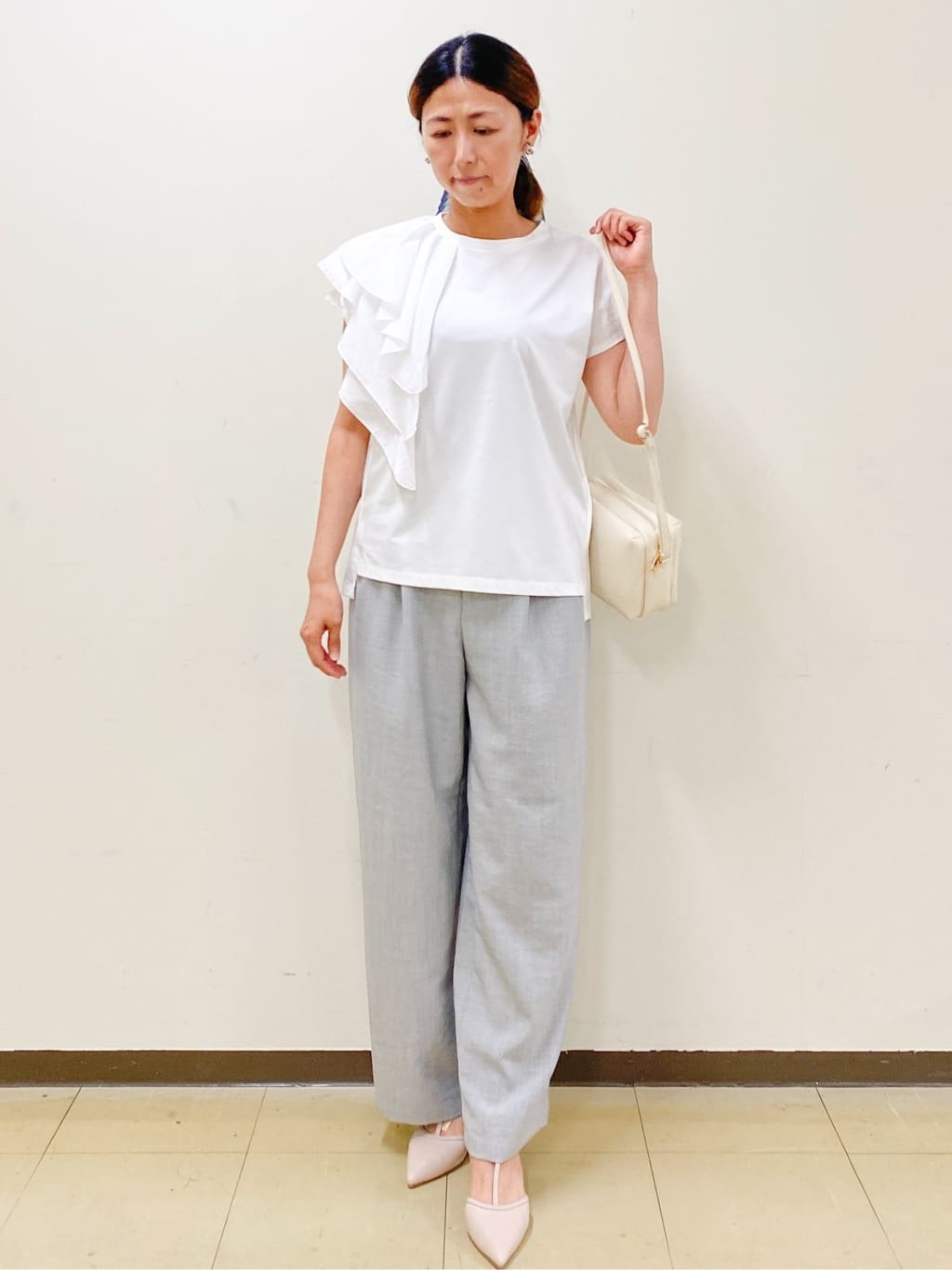 miさんの「index｜シアービジューブラウス【手洗い可】」を使ったコーディネート