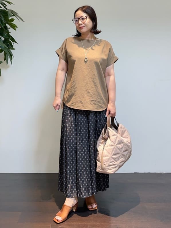 Asamiさんの「UNTITLED｜【セットアップ可/はっ水/通勤】リラククール 半袖ブラウス」を使ったコーディネート