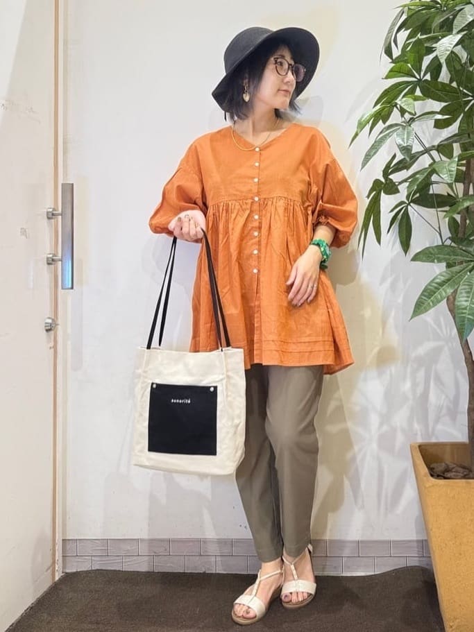 misakiさんの「SHOO･LA･RUE｜【S-LL】一枚で着映え バルーンスリーブブラウス」を使ったコーディネート