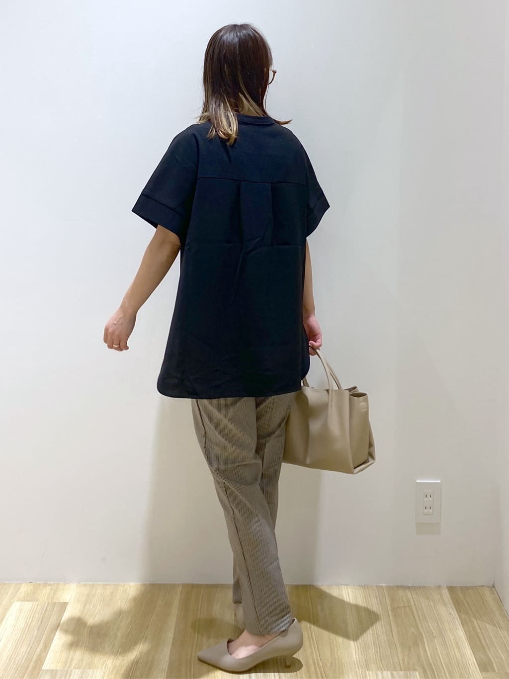 えりさんの「OPAQUE.CLIP｜《5色展開／SS-LLサイズ》スキッパー金ボタンブラウス／セットアップ対応【防シワ／ストレッチ／洗濯」を使ったコーディネート