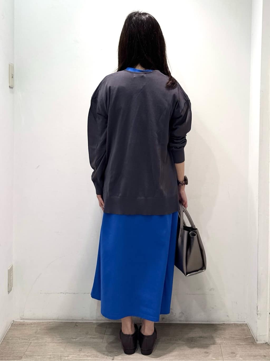 yuicciさんの「OPAQUE.CLIP｜ミドル丈トッパーニットカーディガン【洗濯機洗い可／接触冷感／抗ピル】」を使ったコーディネート