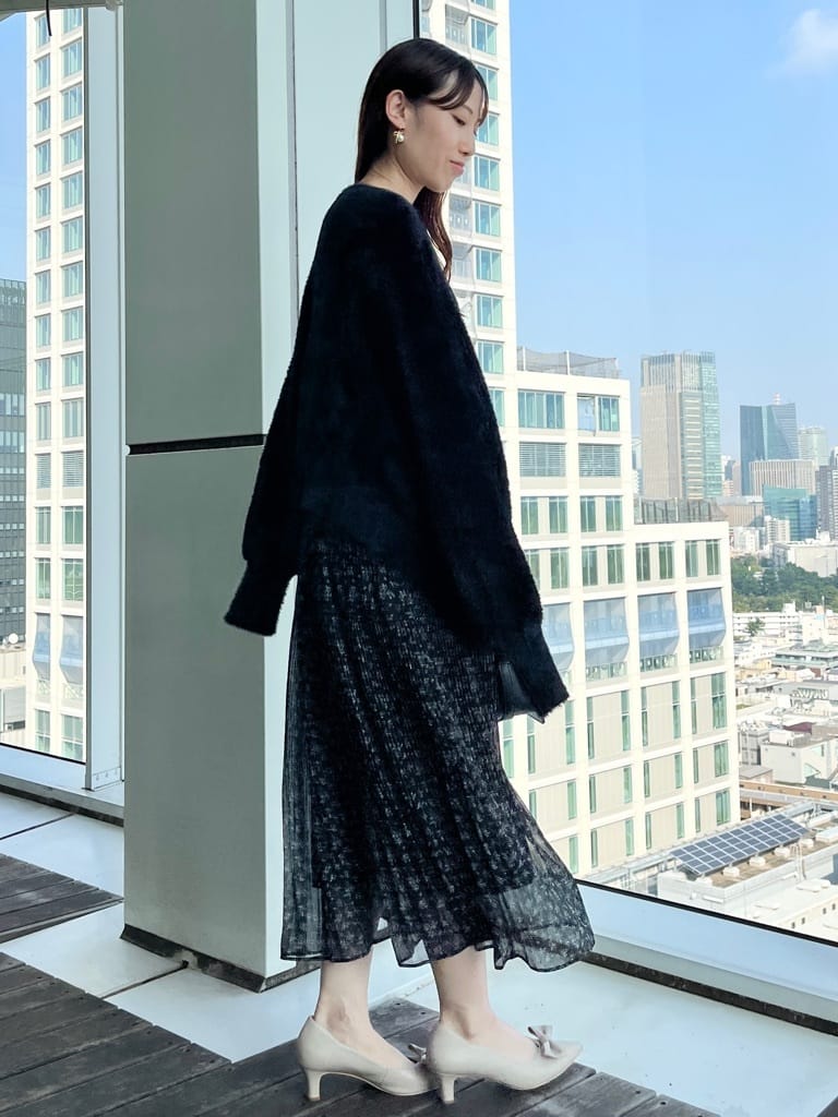 はばさんの「Couture brooch｜【一枚で着映える・花柄・通勤】前後2WAYシフォン楊柳小花ワンピース」を使ったコーディネート
