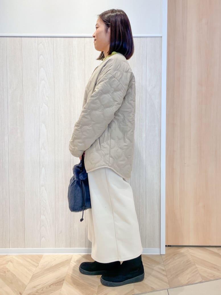 tomoさんの「SHOO･LA･RUE｜フェイクファー巾着ショルダーバッグ」を使ったコーディネート