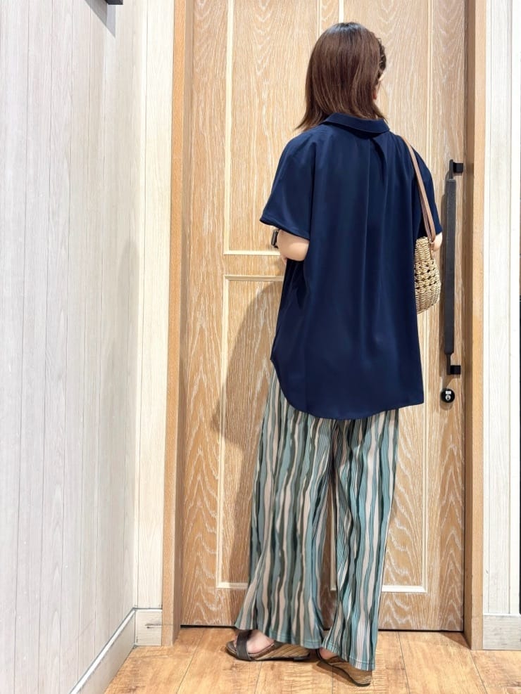 meiさんの「SHOO･LA･RUE｜【洗える/S-LL/プチプラ】さらっとすっきりきれい見え スキッパーブラウス」を使ったコーディネート