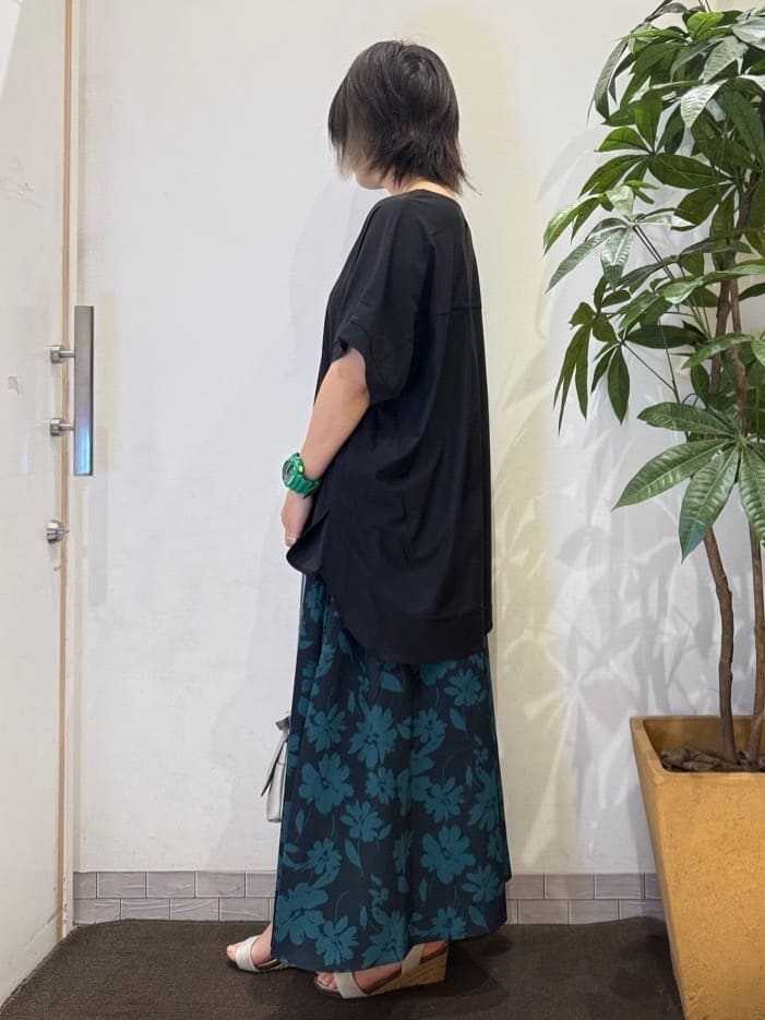 misakiさんの「SHOO･LA･RUE｜【S-LL】さらりとしたタッチが上品見え ワンボタンデザイン トップス」を使ったコーディネート