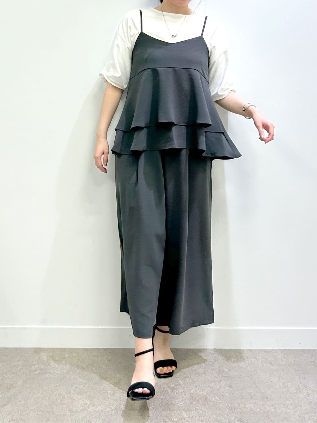 shionさんの「SHOO･LA･RUE｜【ひんやり/洗える/S-LL】袖ねじりシルケットトップス」を使ったコーディネート