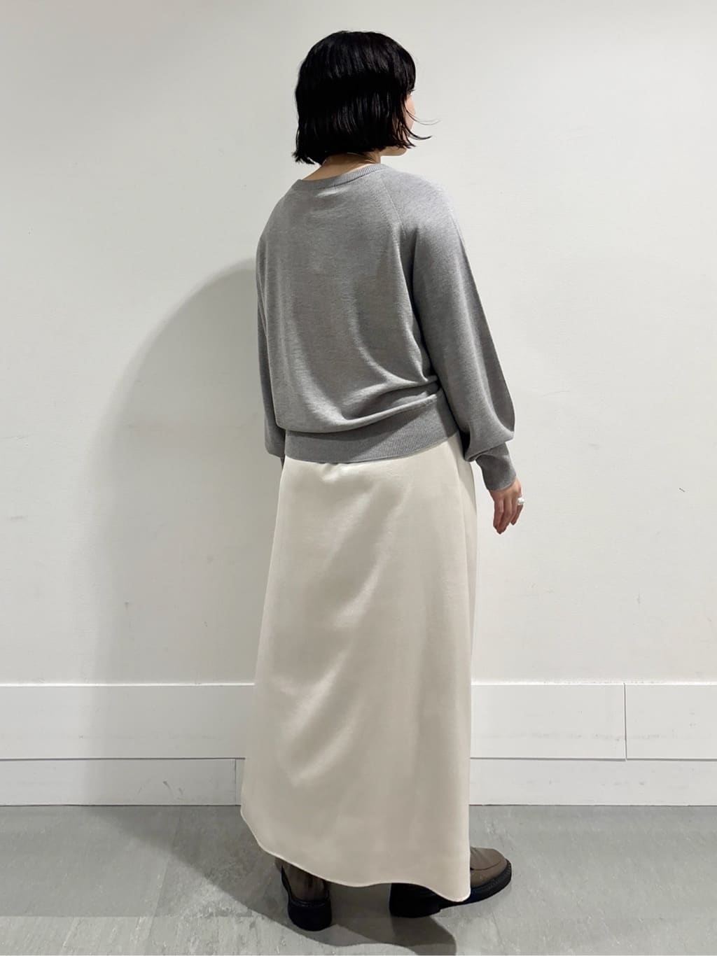 モエカさんの「UNTITLED｜【8色展開／コンパクト丈】レーヨン混 コクーンニット」を使ったコーディネート