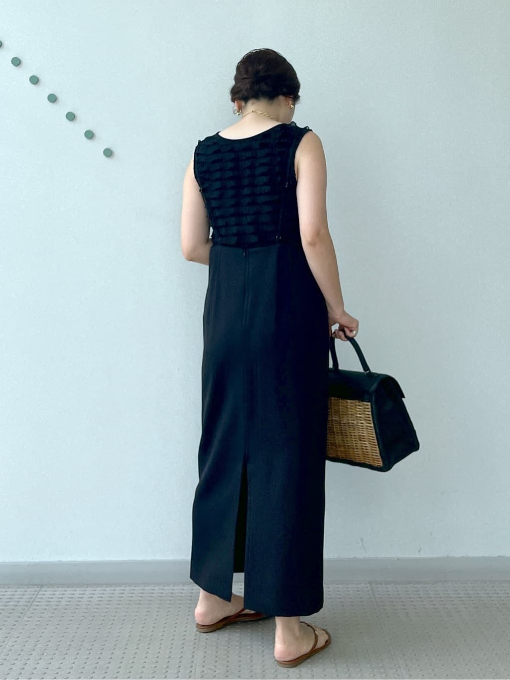 Soeさんの「DRESSTERIOR｜◆【美人百花/モデル美香着用】コンフォートアイラインキャミワンピース」を使ったコーディネート