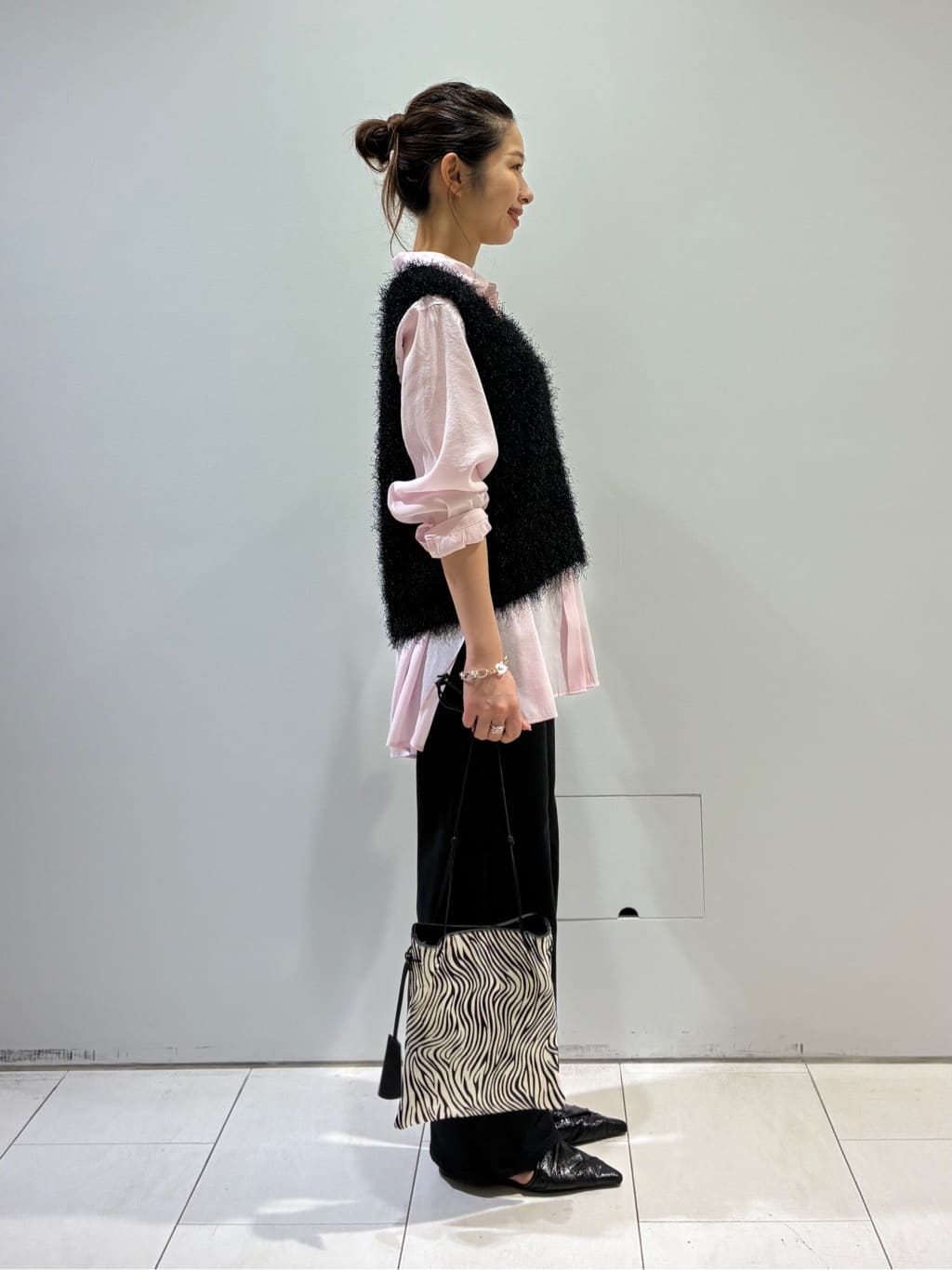 KAOさんの「INDIVI｜【体型カバー／清涼感】シアーオーバーシャツ」を使ったコーディネート