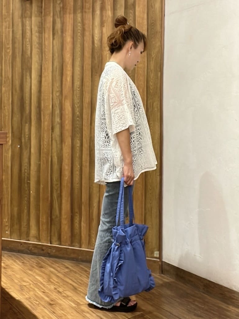 AiAiさんの「SHOO･LA･RUE｜大人レトロスタイルに レースポンチョシャツ」を使ったコーディネート