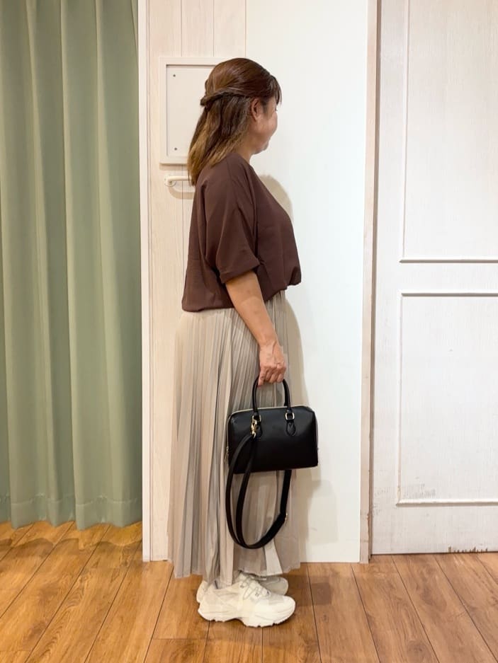 eさんの「SHOO･LA･RUE｜【洗濯後しわになりにくい】さらっとタッチの 5分袖ドルマンブラウス」を使ったコーディネート