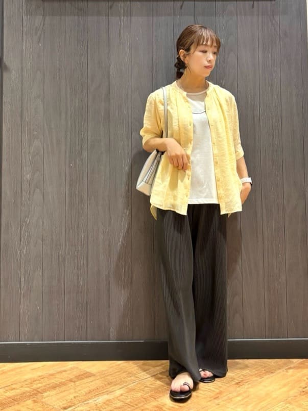 meiさんの「SHOO･LA･RUE｜【洗濯機可/柄が選べる】さらさら楽ちん プリーツ ワイドパンツ」を使ったコーディネート