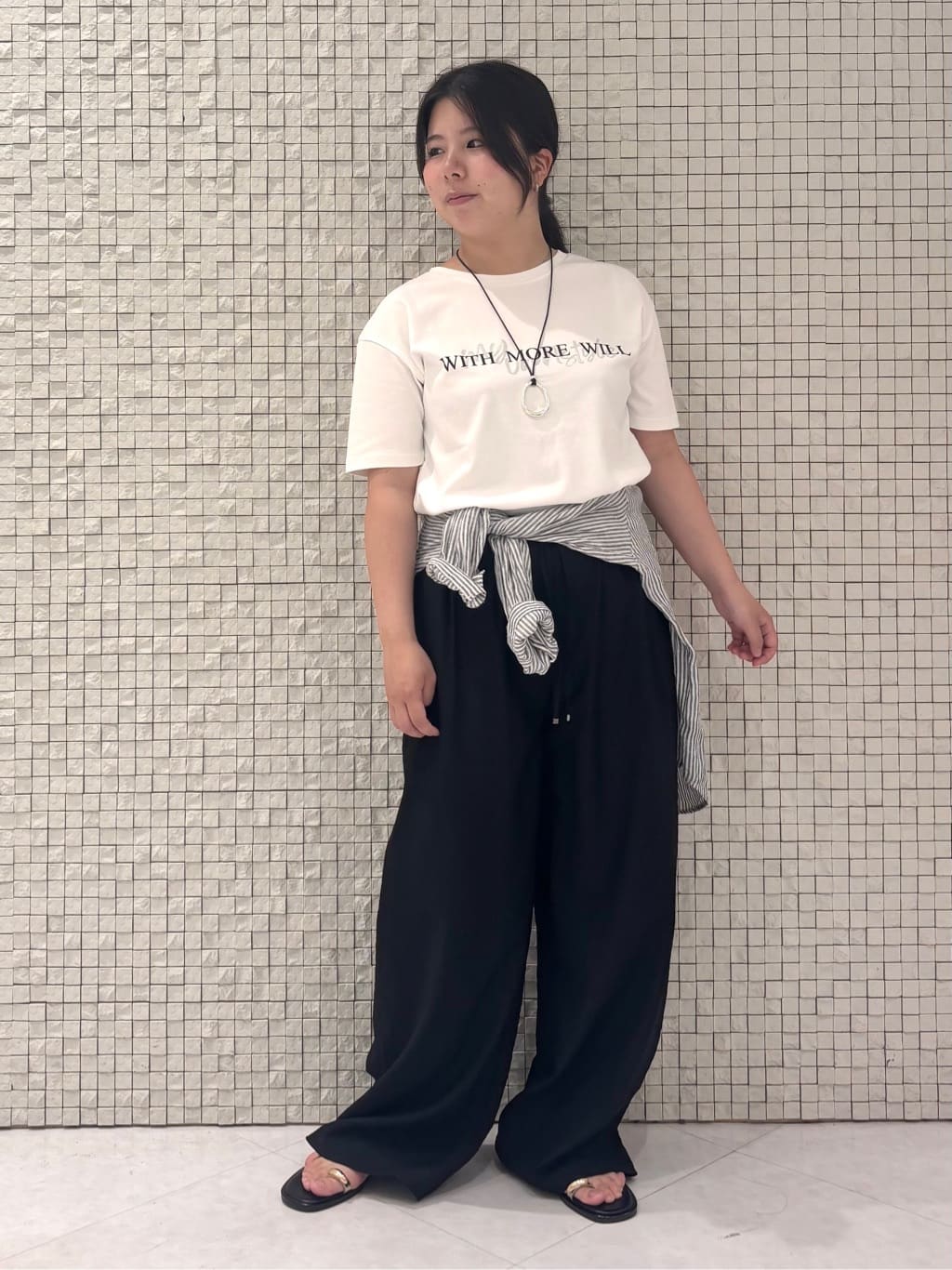MEGUMIさんの「INDIVI｜【洗える／UVケア／SETUP可能】ドロストワイドパンツ」を使ったコーディネート