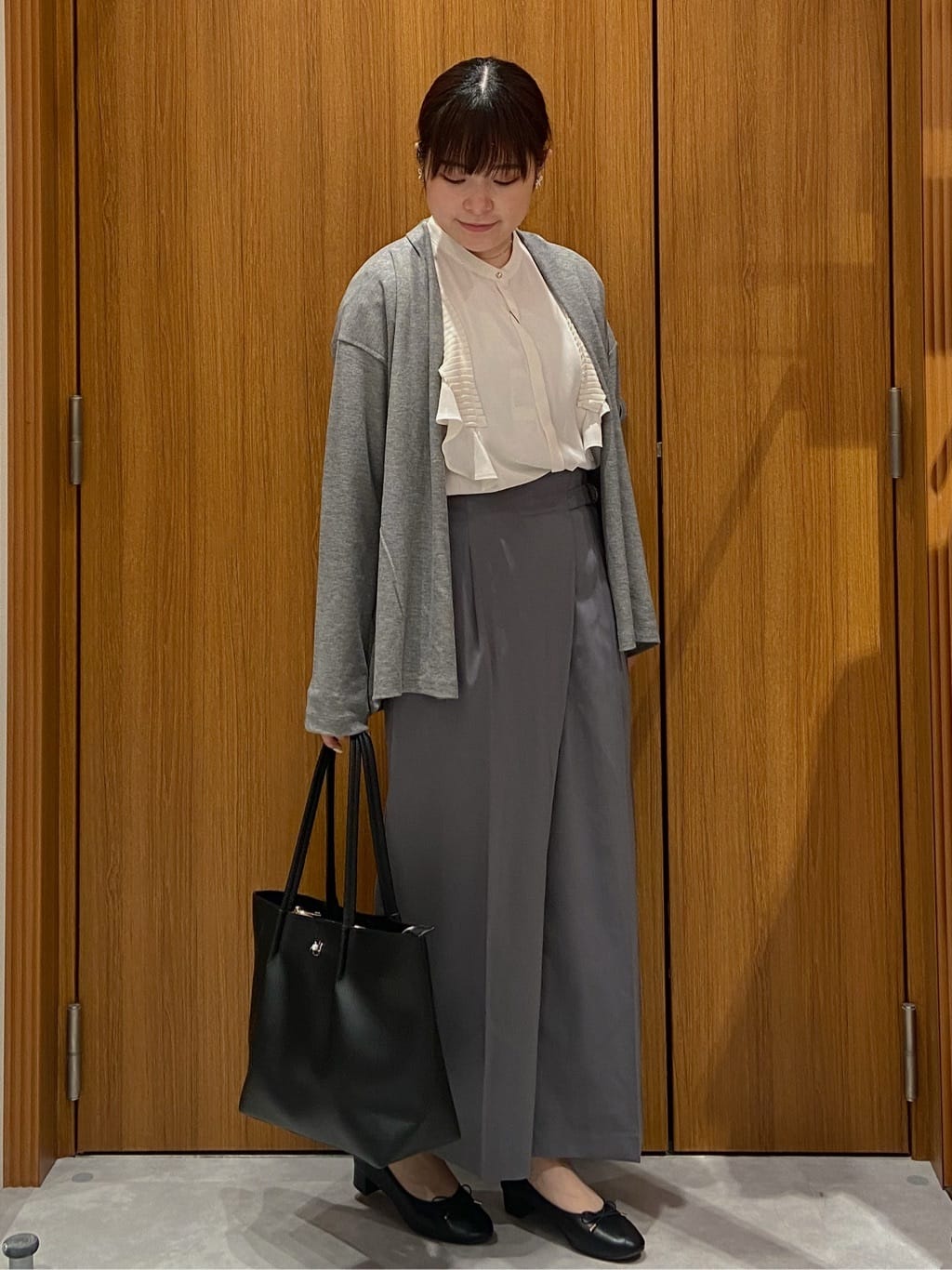 kimiさんの「index｜ラップストレートパンツ【接触冷感／抗ピル／洗濯機洗い可／イージーアイロン】」を使ったコーディネート