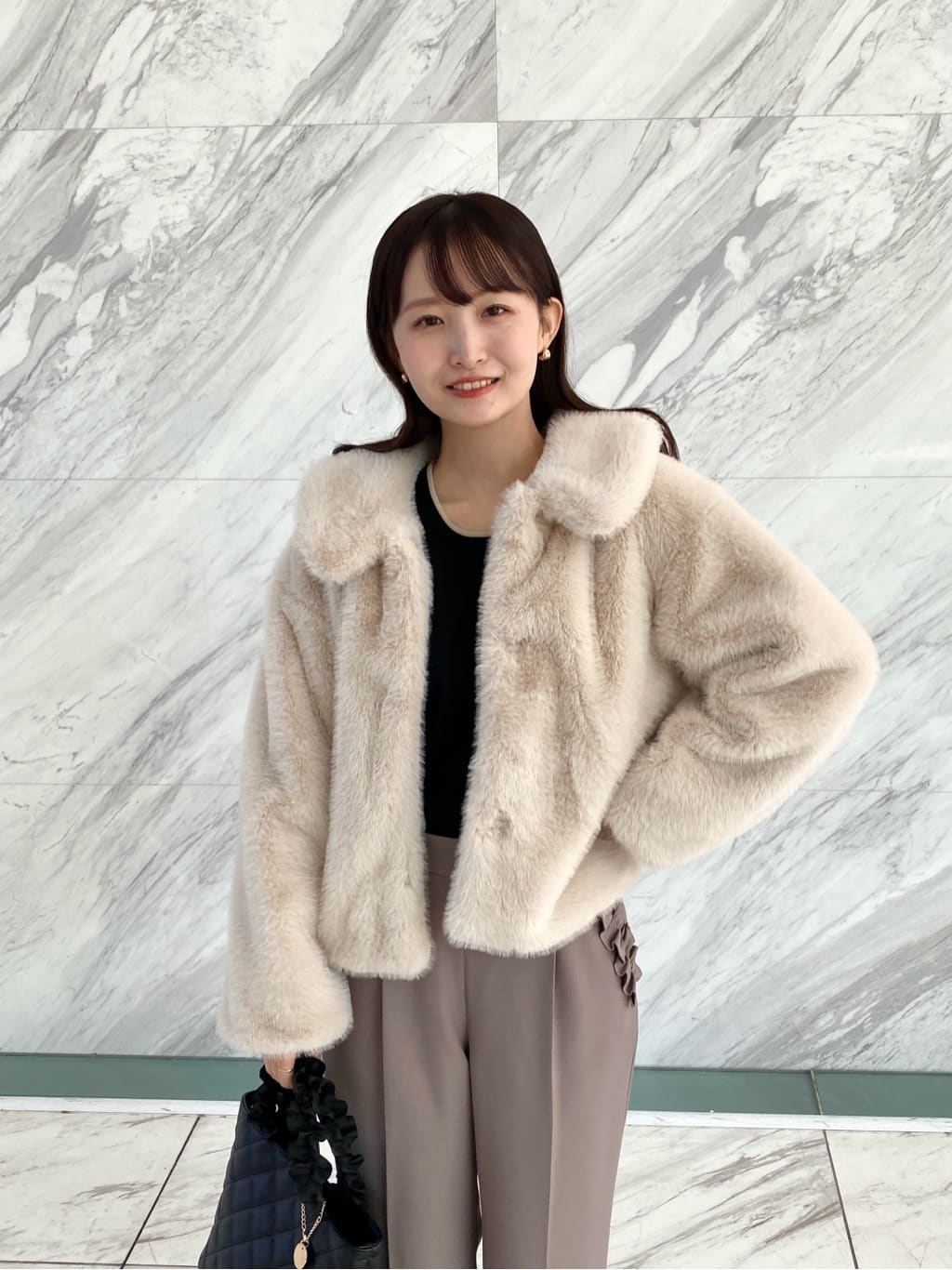 みさかさんの「index｜ゴールドパーツ付きバイカラークルーネックニット【洗濯機OK】」を使ったコーディネート