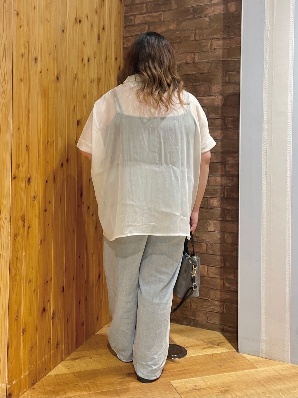Risaさんの「SHOO･LA･RUE｜暑い夏も軽やかに デニムイージーワイドパンツ」を使ったコーディネート