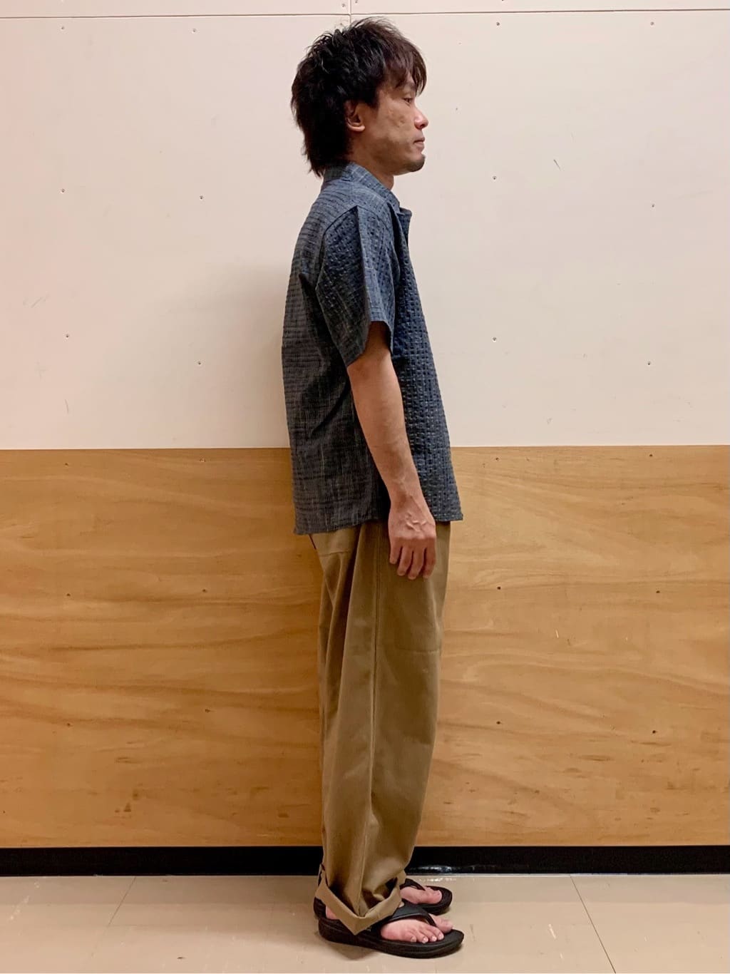 MATUさんの「THE SHOP TK｜シアサッカーチェックシャツ 【洗濯機OK】」を使ったコーディネート
