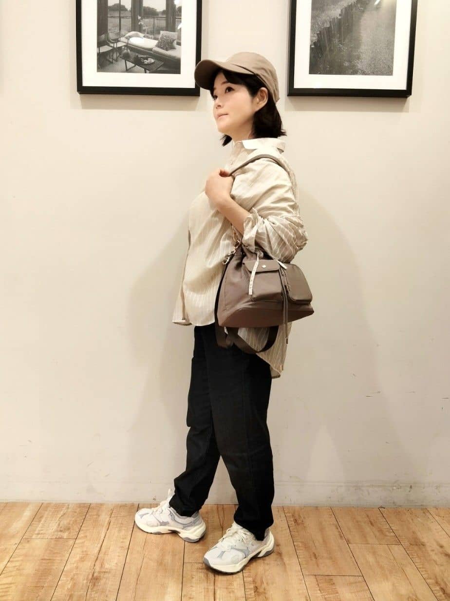SHOOLARUEさんの「SHOO･LA･RUE｜【S-LL】程よい透け感 ストライプ柄 お袖ギャザーデザインシャツ」を使ったコーディネート