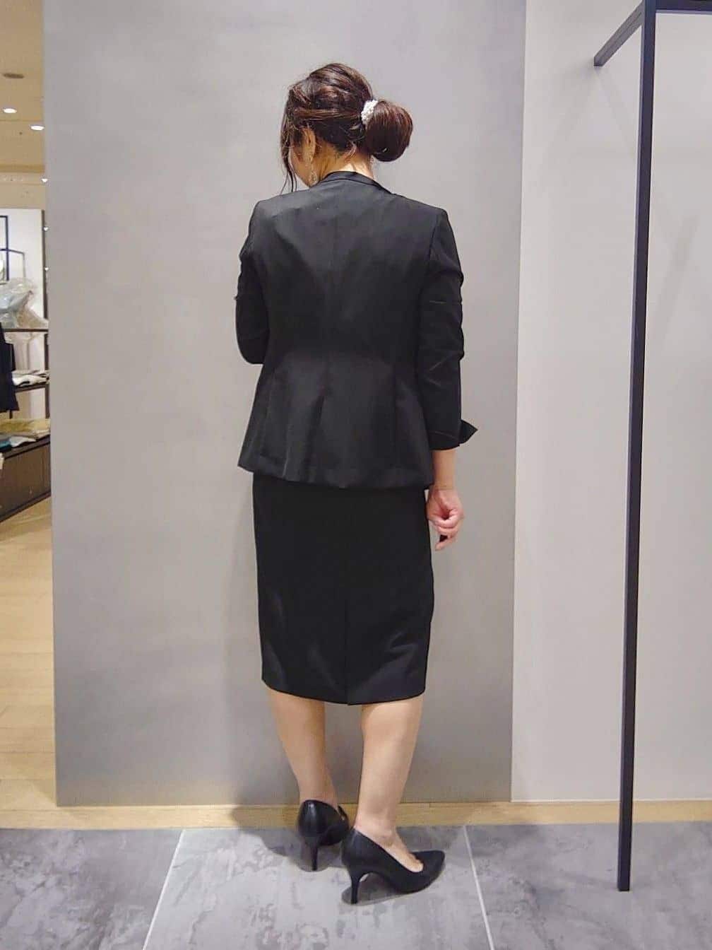 TOMOMIさんの「INDIVI｜【定番スーツ／UVケア／洗える】ウール調ノーカラージャケット」を使ったコーディネート