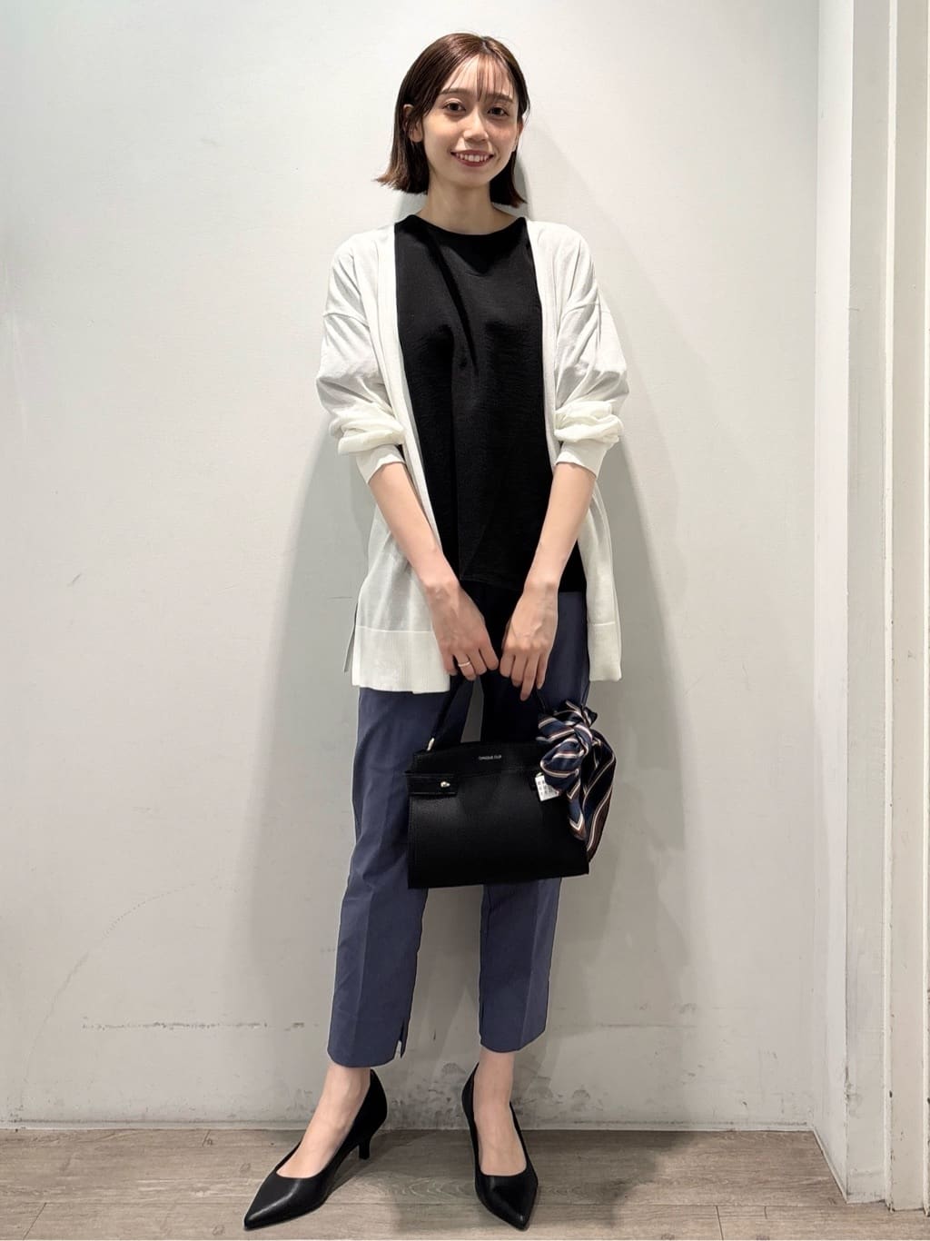 ぶまりんさんの「OPAQUE.CLIP｜麻混ハイストレッチイージースティックパンツ【洗濯機洗い可】」を使ったコーディネート