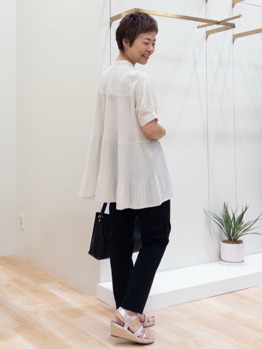 シュウコさんの「grove｜【体型カバー】ラフに着たい　ティアードプリーツブラウス」を使ったコーディネート
