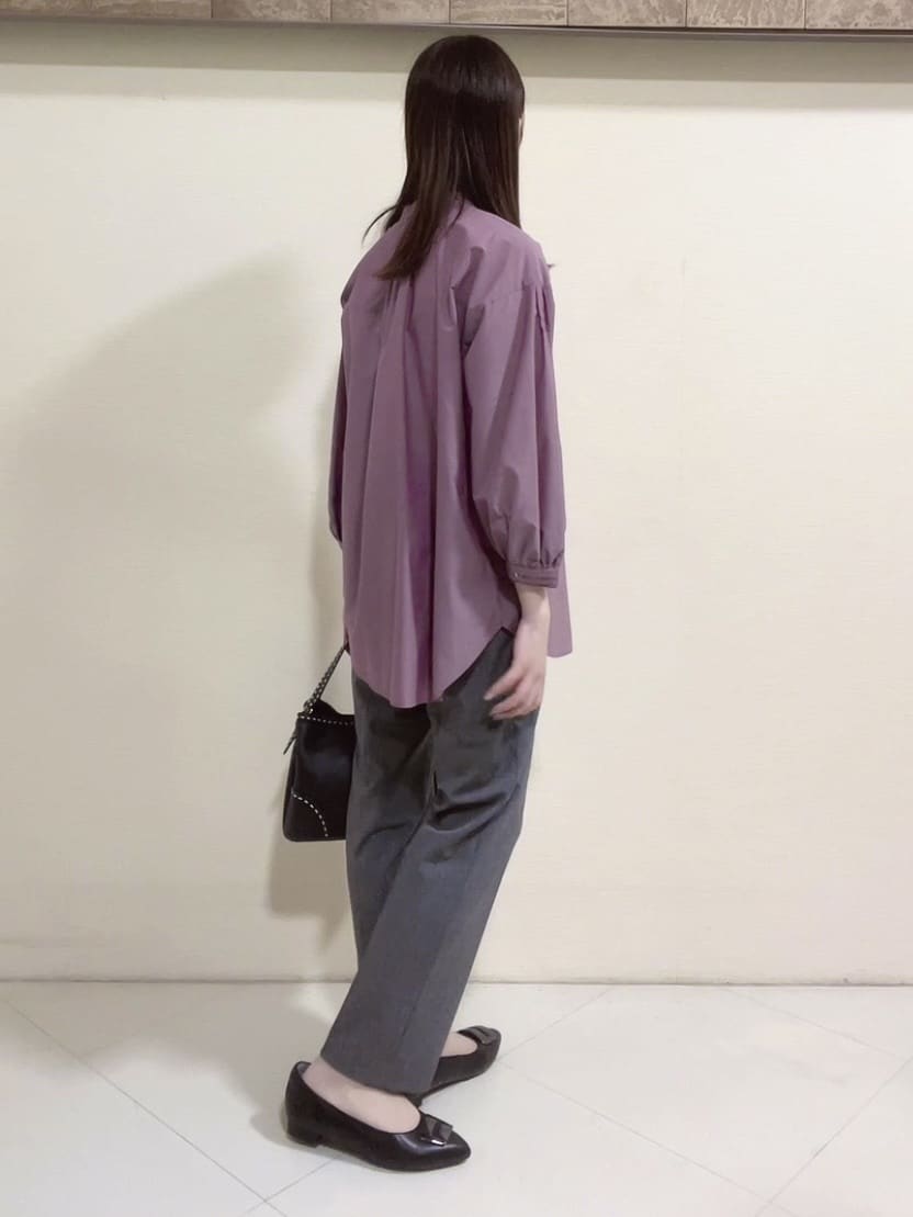 yukaさんの「Reflect｜【程よいゆとり感／体型カバー】ピンタックデザインシャンブレーブラウス」を使ったコーディネート