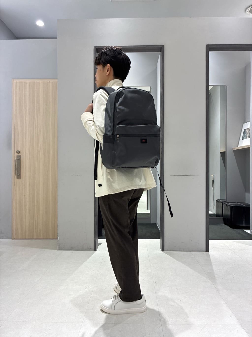 わいずみさんの「TAKEO KIKUCHI｜【3D ナイロン ストレッチ】スタンドカラー シャツブルゾン」を使ったコーディネート
