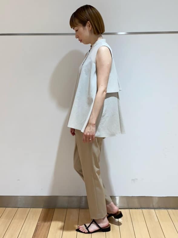 あやさんの「UNTITLED｜【接触冷感/吸水速乾】フレアバックシャンブラウス」を使ったコーディネート