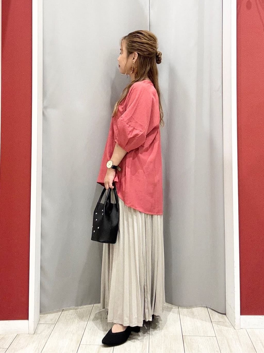 shioさんの「SHOO･LA･RUE｜【S-LL/洗濯後しわになりにくい】ランタンスリーブで女性らしく 5分袖スキッパーブラウス」を使ったコーディネート