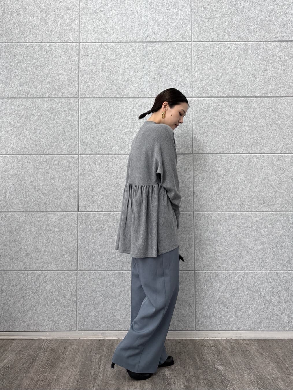ayanoさんの「INDIVI｜【再入荷】ペプラムハイネックニット」を使ったコーディネート