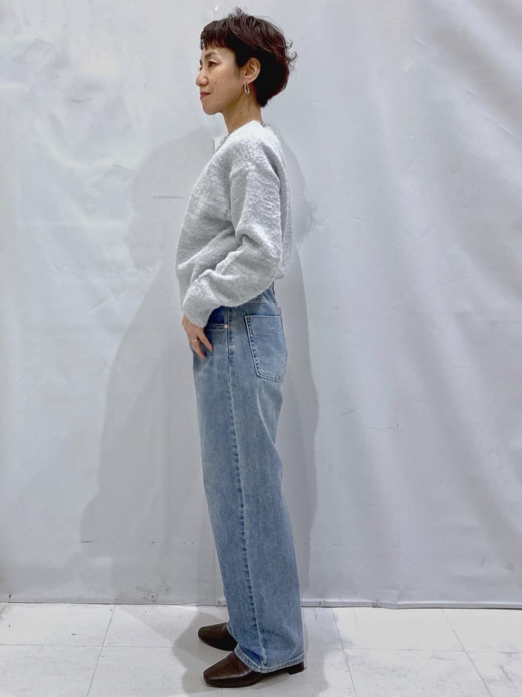 Bonさんの「OPAQUE.CLIP｜スパンコールフェザーVネックニット【洗濯機OK】」を使ったコーディネート