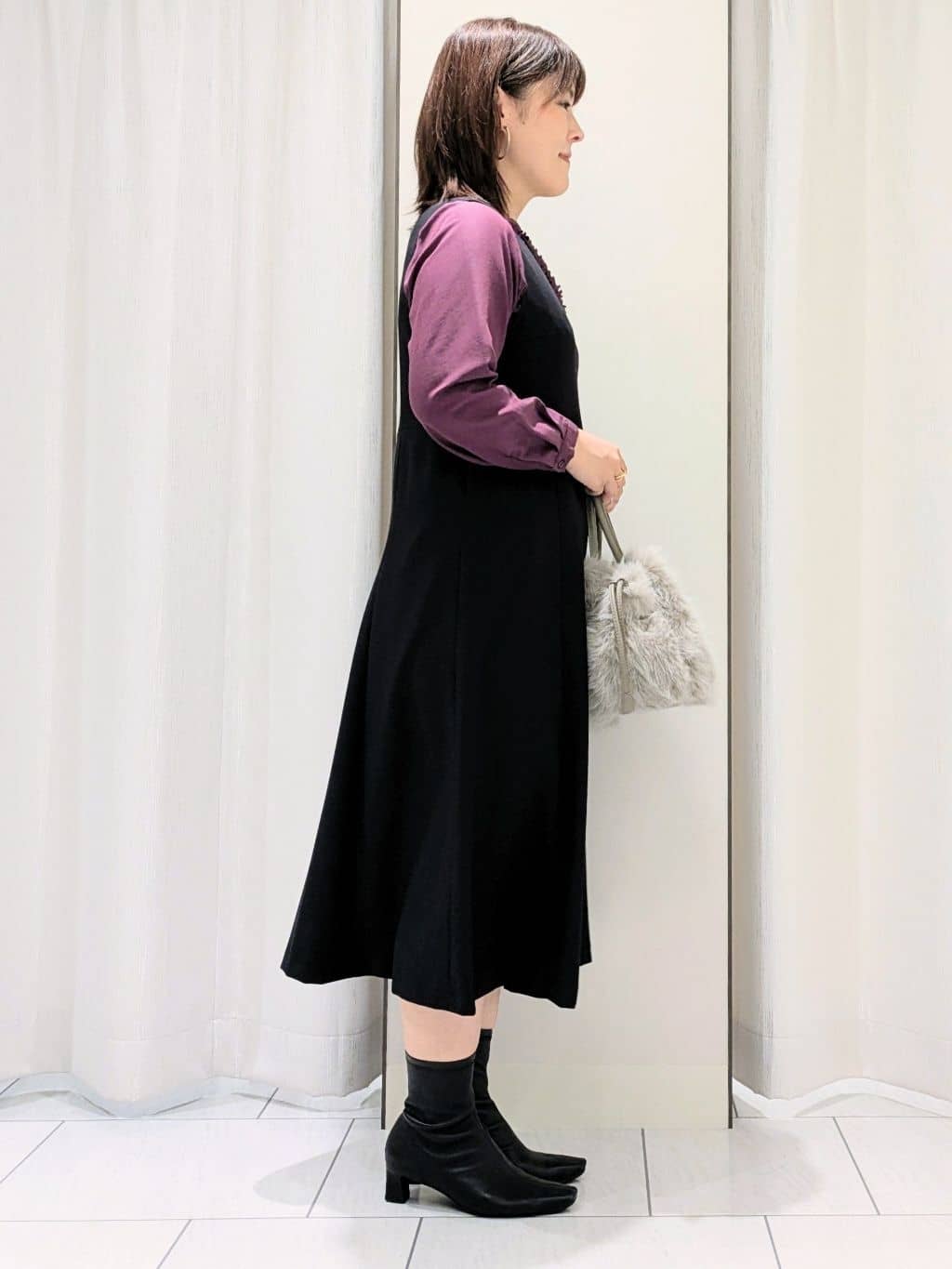 Onumaさんの「UNTITLED｜【1枚で着映え/オンオフ着回し】フリルサテンブラウス」を使ったコーディネート