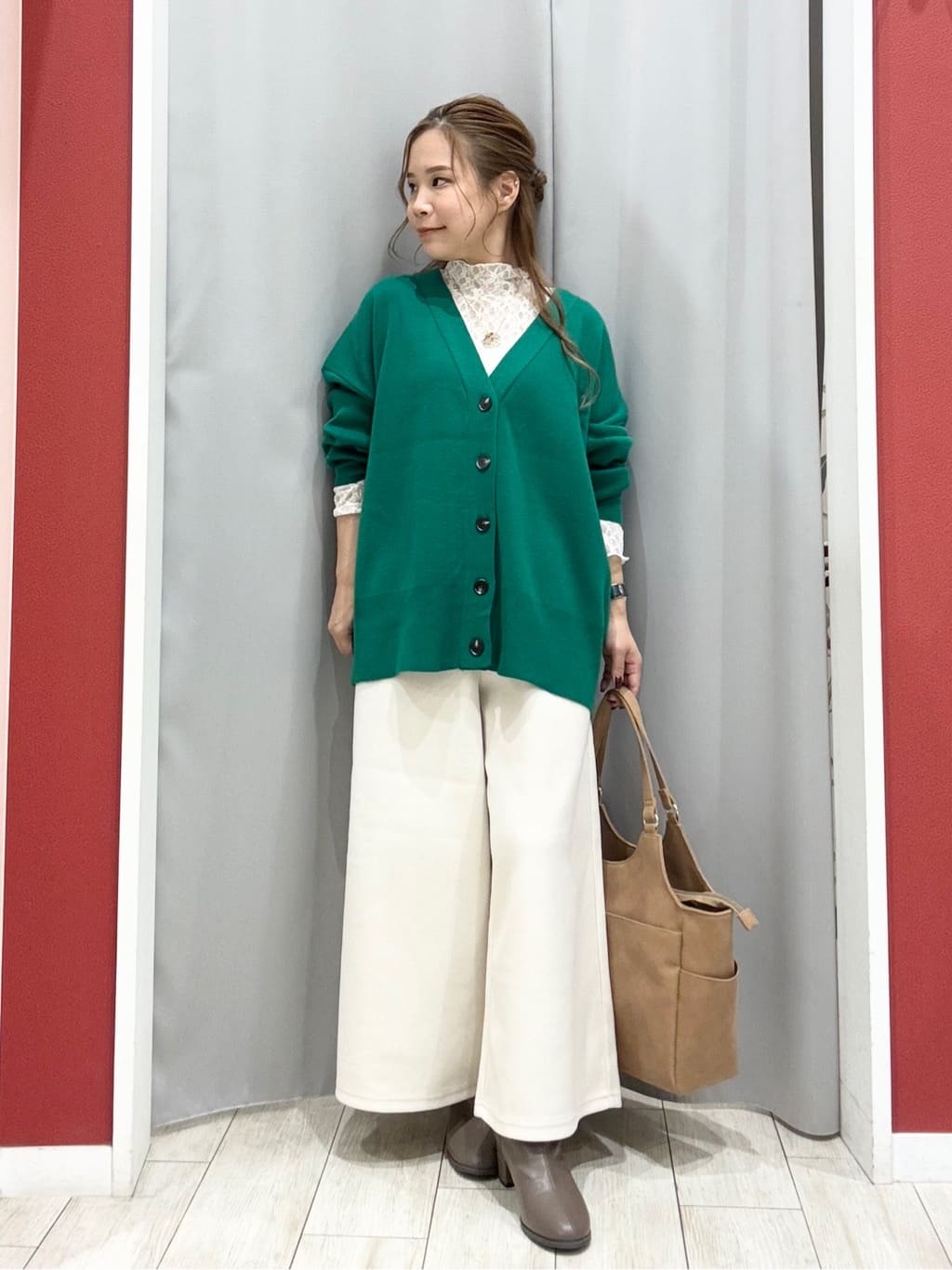 shioさんの「SHOO･LA･RUE｜【洗える/毛玉レス】表面がきれいなVネックカーディガン」を使ったコーディネート