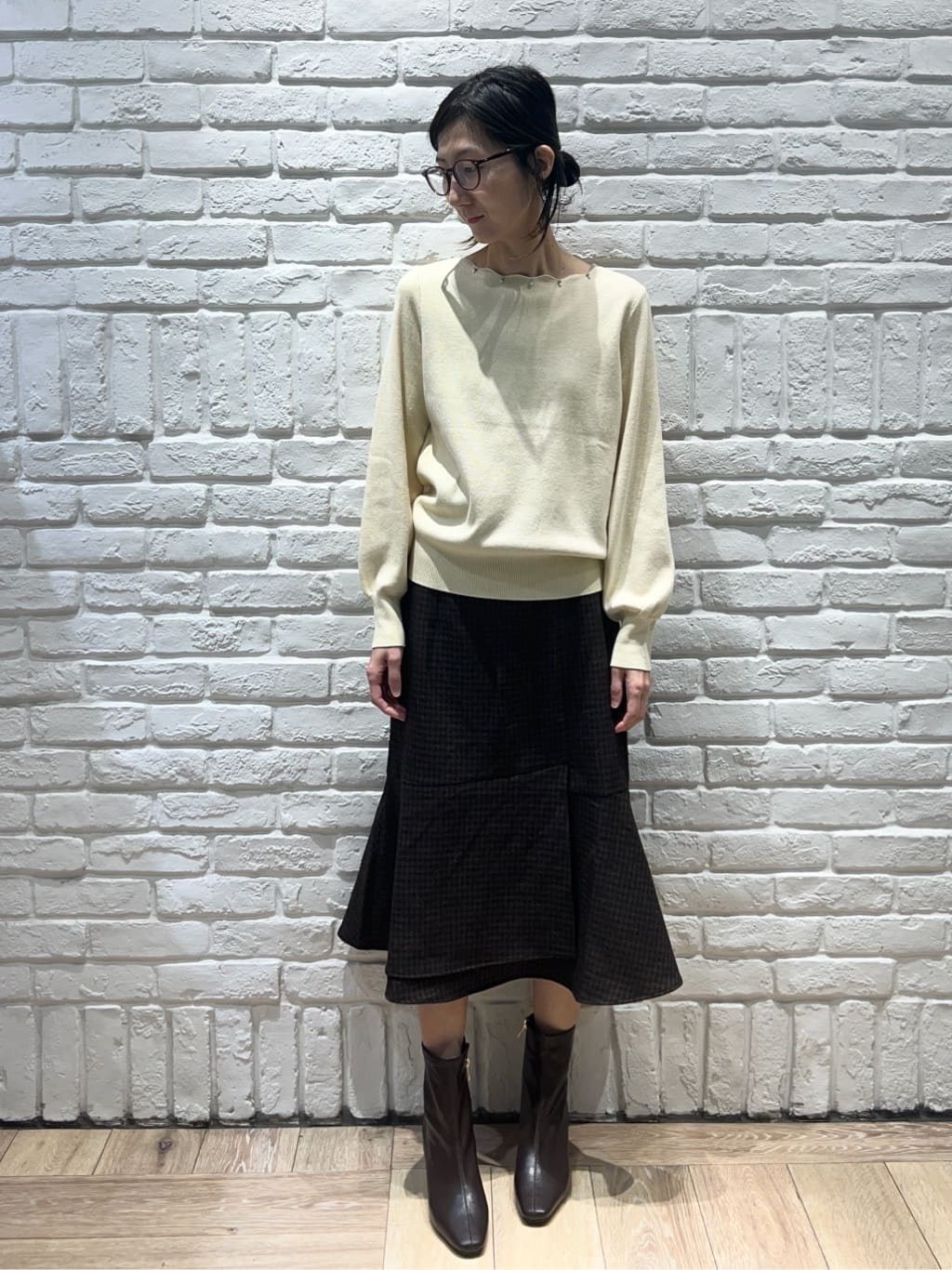 ももちぃさんの「index｜ラメスカラップビジューデザインニット【洗濯機OK】《6col／S～LL》」を使ったコーディネート