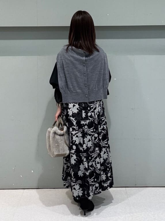 makiさんの「UNTITLED｜【アンサンブル可/洗える/Vネック】ウールシルクカーディガン」を使ったコーディネート