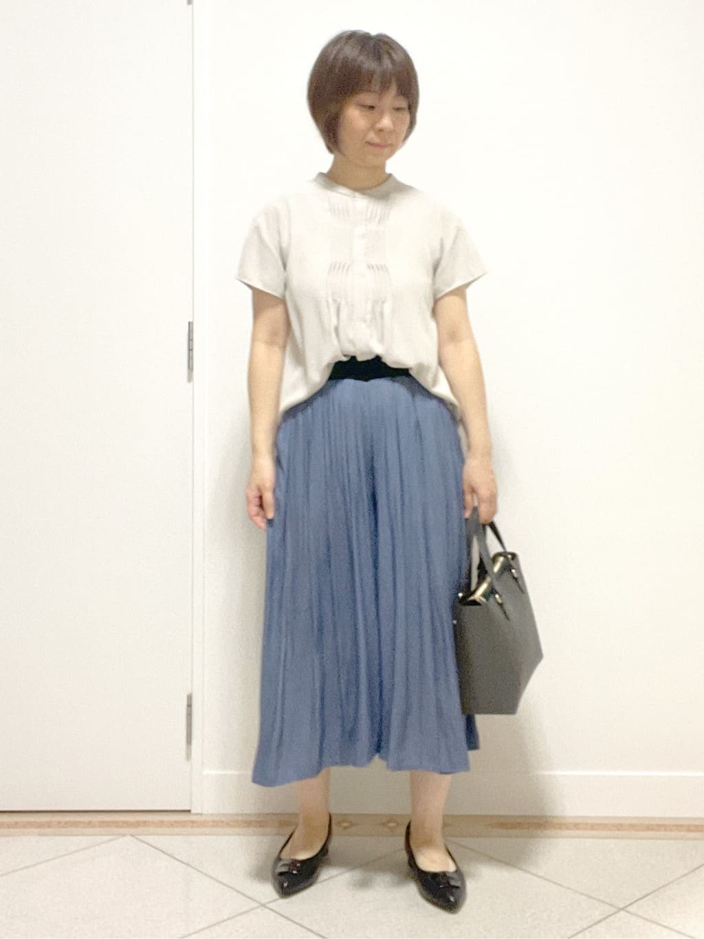 hanaさんの「Reflect｜【インナーに◎／すっきり見え！長め丈】タックデティールブラウス」を使ったコーディネート