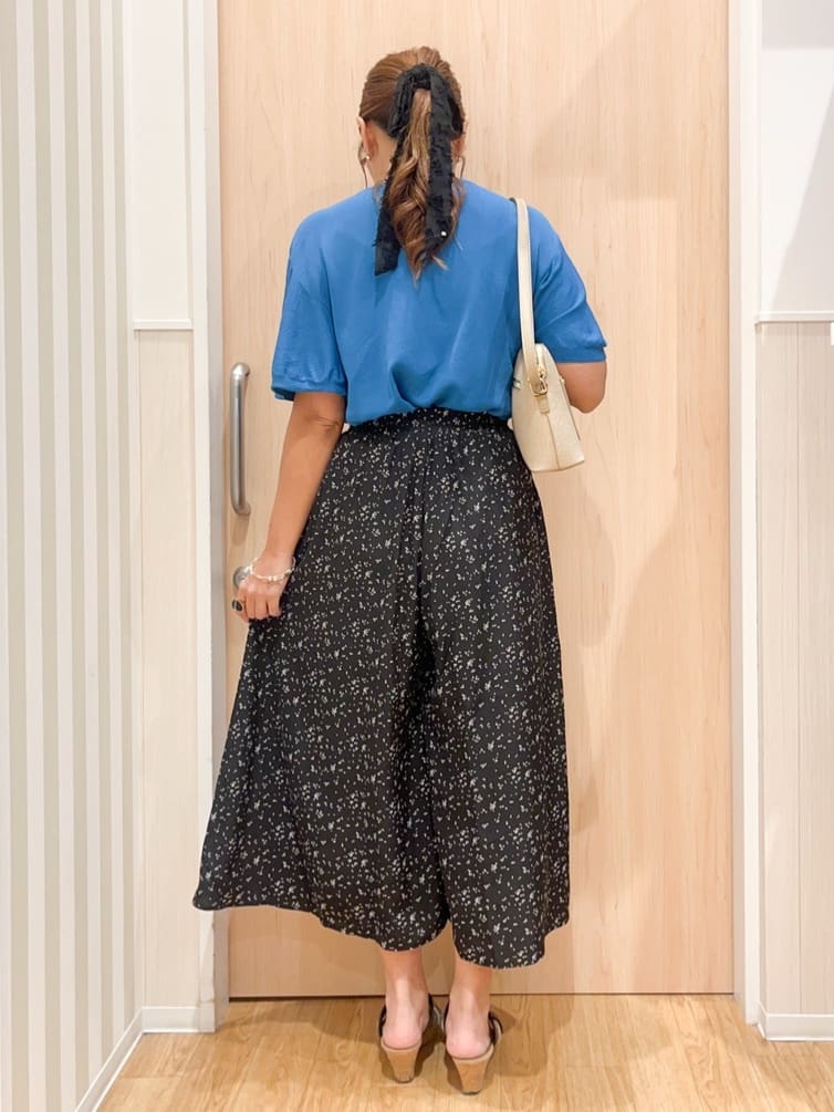 natsumiさんの「SHOO･LA･RUE｜【S-LL/裏地ひんやり】スカート見えで上品に マットサテンスカーチョ」を使ったコーディネート