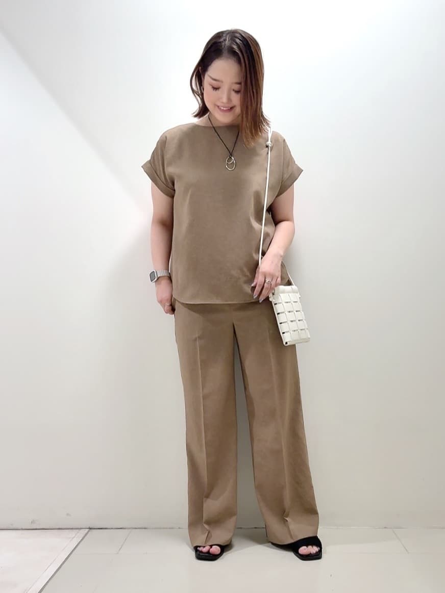 YUIさんの「UNTITLED｜【セットアップ可/はっ水/通勤】リラククール 半袖ブラウス」を使ったコーディネート