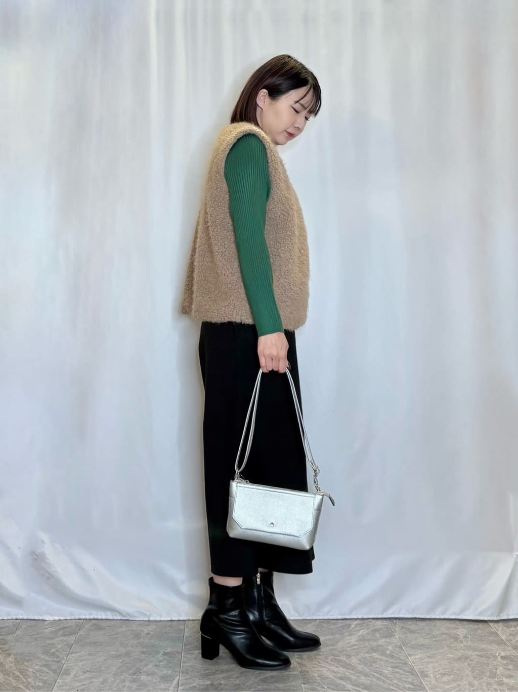 ネリさんの「SHOO･LA･RUE｜【洗濯機可】美脚見え あったか圧縮ニット ガウチョパンツ」を使ったコーディネート