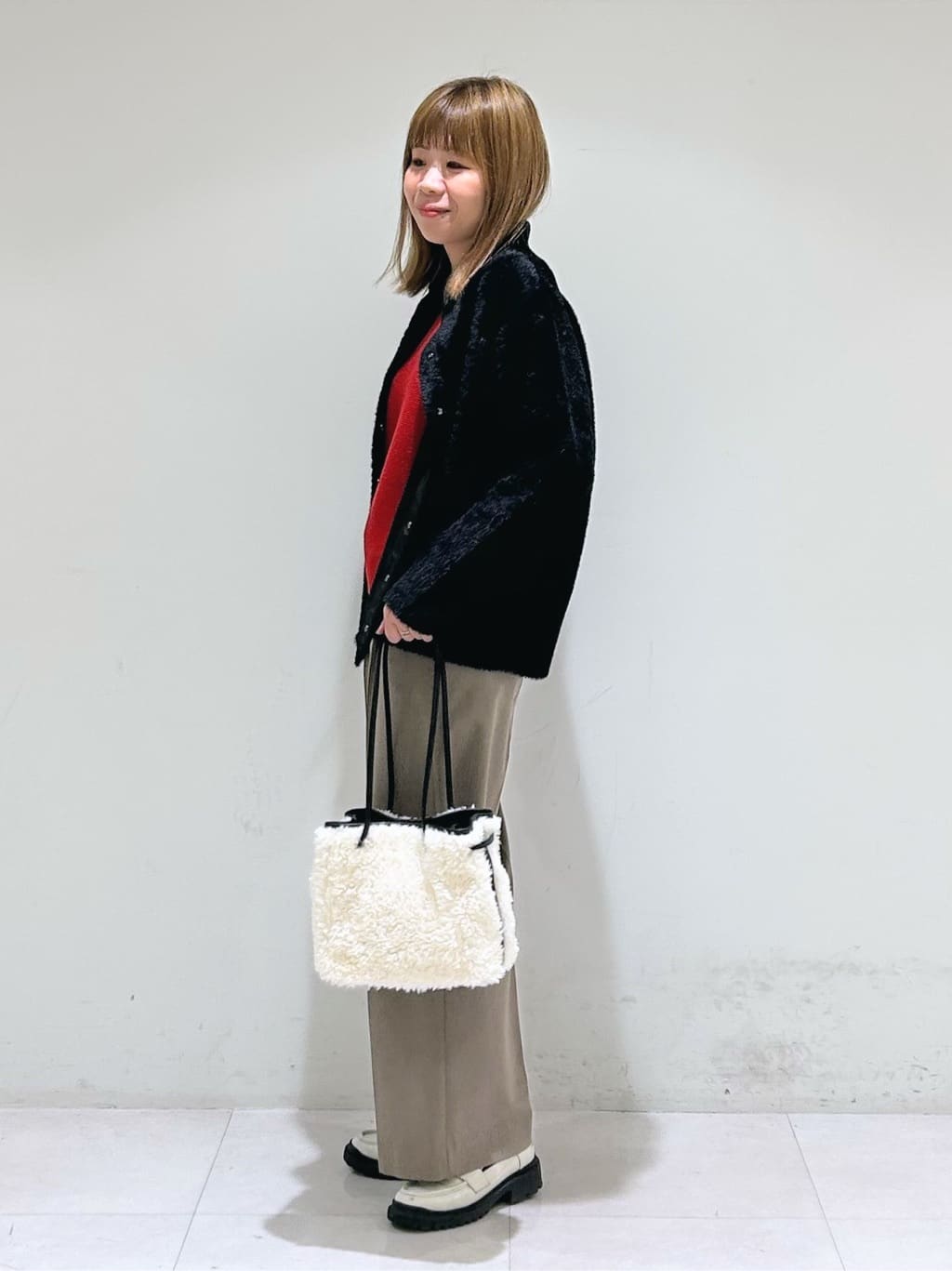 tsuyuさんの「INDIVI｜【ウール混ラメ素材】Vネック煌めきニット」を使ったコーディネート